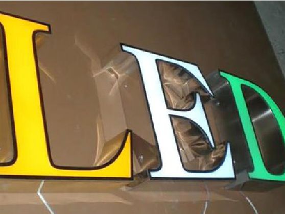 罗平介绍LED招牌的基础知识。
