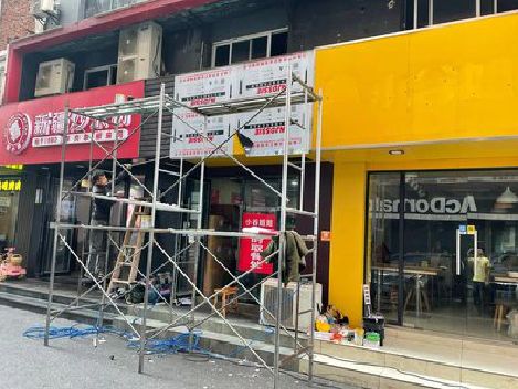 罗平制作广告招牌如何避免它发黄？